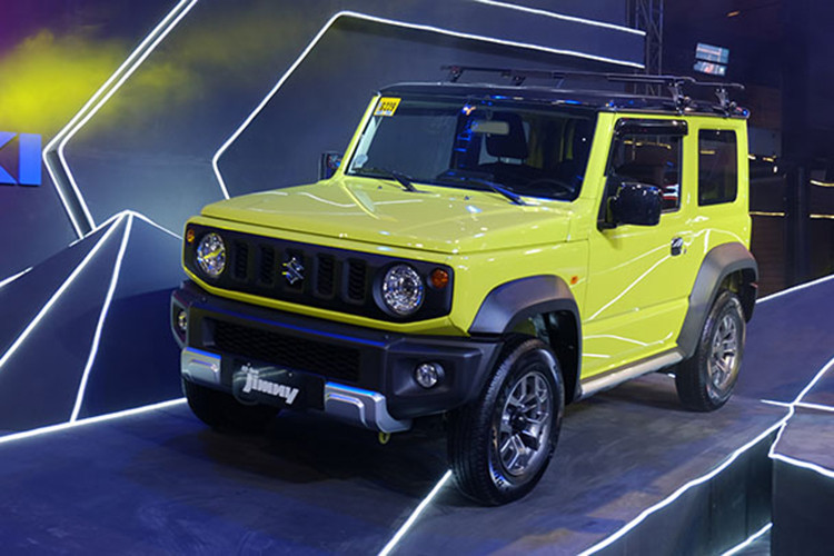 Suzuki Jimny 2019 đã chính thức được giới thiệu tại thị trường Philippines vào hôm thứ sáu, ngày 8/3/2019, vừa qua. Với thiết kế đơn giản nhưng rắn rỏi, Suzuki Jimny 2019 không chỉ nhắm đến mục tiêu "quần" trên đường phố mà còn tham gia cả những chuyến off-road.