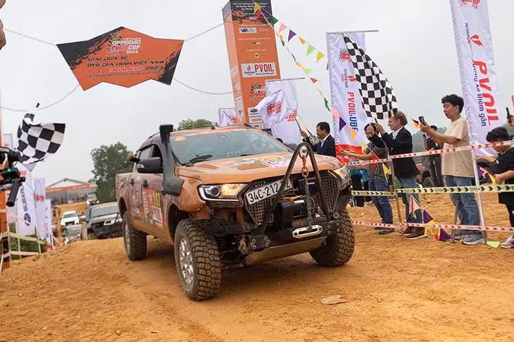 Giai dua oto dia hinh PVOIL VOC 2023 da co nhung nha vo dich moi-Hinh-2