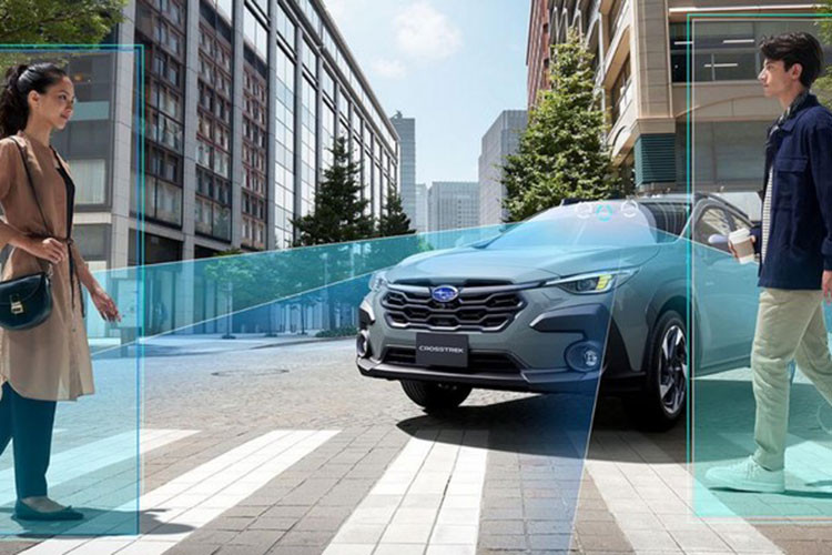 Quan trọng hơn, Subaru Crosstrek còn lần đầu tiên được trang bị cả hệ dẫn động cầu trước FWD lẫn hệ dẫn động 4 bánh toàn thời gian AWD. Sức mạnh được truyền tới bánh thông qua hộp số biến thiên vô cấp Lineatronic CVT. Làm như vậy, hãng Subaru có thể giảm giá cho mẫu SUV cỡ B này. 