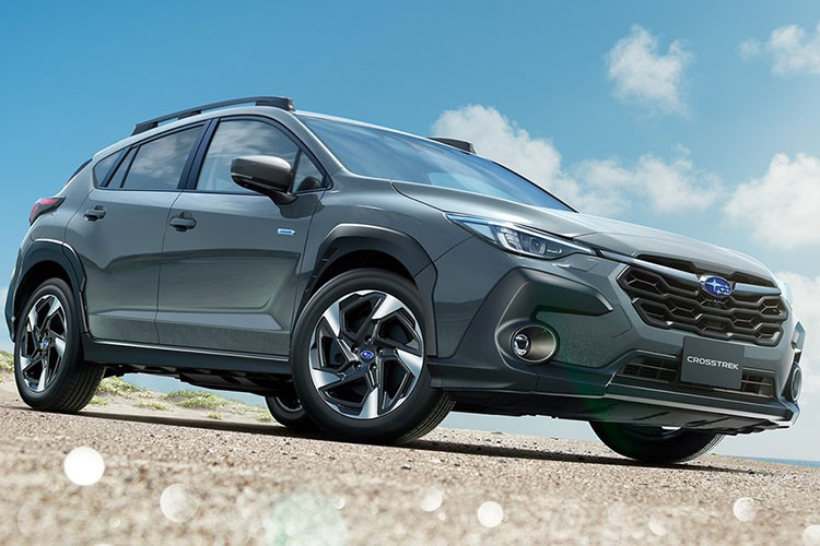 Tương tự kích thước, thiết kế của mẫu SUV cỡ B này cũng chỉ thay đổi nhẹ. Cụ thể, xe được bổ sung đầu xe mới với lưới tản nhiệt cỡ lớn hơn, đi kèm 2 nẹp mạ crôm bao quanh logo của Subaru và đèn pha LED toàn phần có thiết kế gọn gàng hơn.