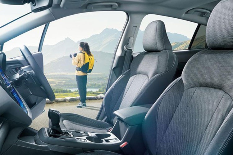 Nằm bên dưới nắp ca-pô của mẫu SUV cỡ B này là hệ truyền động hybrid e-Boxer, bao gồm máy xăng 4 xi-lanh, hút khí tự nhiên, dung tích 2.0L và mô-tơ điện. Động cơ tạo ra công suất tối đa 143 mã lực và mô-men xoắn cực đại 188 Nm. Hai con số tương ứng của mô-tơ điện là 13 mã lực và 65 Nm.