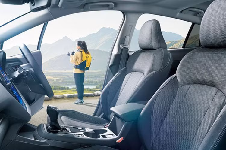 Nằm bên dưới nắp ca-pô của mẫu SUV cỡ B này là hệ truyền động hybrid e-Boxer, bao gồm máy xăng 4 xi-lanh, hút khí tự nhiên, dung tích 2.0L và mô-tơ điện. Động cơ tạo ra công suất tối đa 143 mã lực và mô-men xoắn cực đại 188 Nm. Hai con số tương ứng của mô-tơ điện là 13 mã lực và 65 Nm.