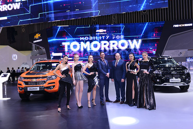 Dù không tiết lộ cho báo chí, song theo tìm hiểu thì được biết số tiền bỏ ra cho một đợt triển lãm này của mỗi hãng xe như; Tiền thuê mặt bằng và chi phí truyền thông cho Ban tổ chức VMS tại Trung tâm Hội chợ và Triển lãm Sài Gòn (SECC) trung bình khoảng 60USD/m2. Như vậy, một gian hàng nhỏ nhất khoảng 100m2 sẽ có giá thuê khoảng 6.000USD.