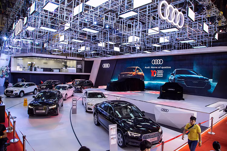 Theo số liệu của VAMA, doanh số bán hàng toàn ngành (bao gồm số liệu của các nhà nhập khẩu không phải là thành viên VAMA, Mercedes Benz và Lexus) trong cả năm 2017 đạt gần 251.000 xe, tiếp tục đáp ứng phần lớn nhu cầu xe du lịch và xe thương mại tại thị trường Việt Nam. Trước đó, năm 2016, số liệu toàn ngành đạt 272.000 xe, hiện đang là con số cao nhất từ trước tới nay.