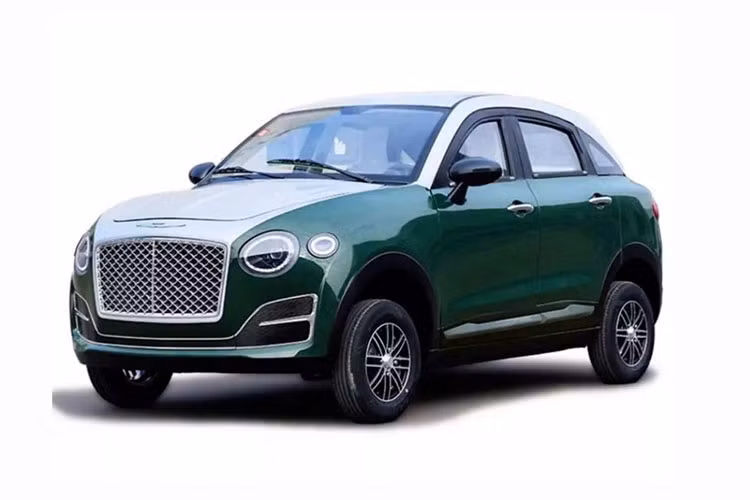 Ngoài ra, hãng còn cung cấp một phiên bản khác có đầu xe mô phỏng Bentley Mulliner Batur – dành cho người thích “hàng nhái cao cấp”. Mô-tơ điện của xe có công suất khoảng 3,5 kW (tương đương 5 mã lực), giúp xe đạt vận tốc tối đa 45 km/h – tương đương các dòng xe bốn bánh hạng nhẹ như Citroen Ami.