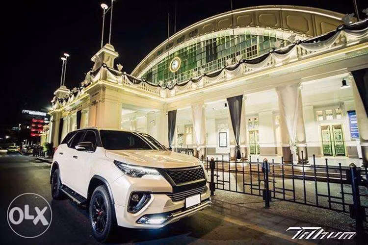 Sau hai thương hiệu Fiar Design và Ter Studio, lại có thêm một hãng sản xuất phụ kiện khác ở Thái Lan tung ra bộ body kit mới dành cho mẫu SUV cỡ trung Toyota Fortuner 2017, đó là Tithum Design. Tương tự những lần trước, Toyota Fortuner 2017 cũng trở nên hầm hố và ấn tượng hơn nhờ bộ bodykit mới này.