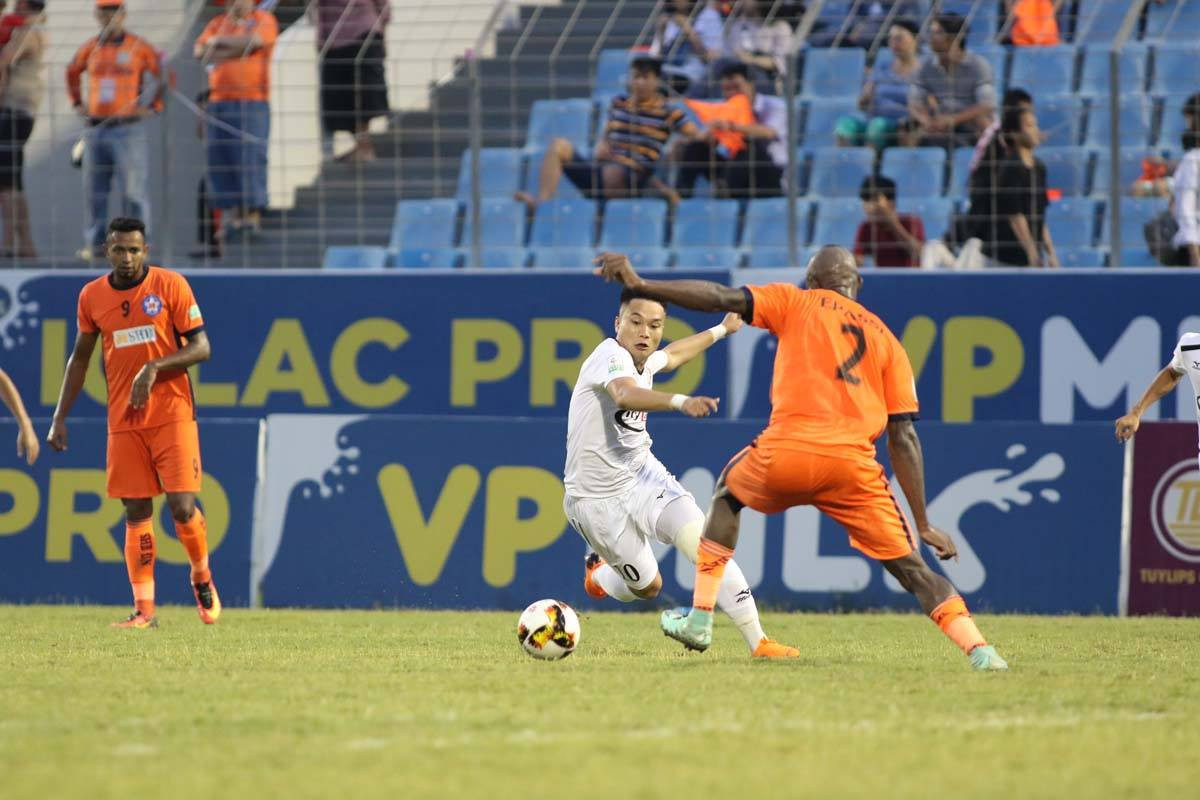 "Đốt" 150 tỷ sau gần 2 mùa bóng, vung tiền chiêu mộ nhiều sao như Phi Sơn, bây giờ CLB TPHCM than thở... hết tiền.