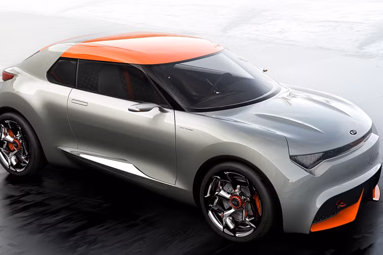 Ngoài ra, qua những hình ảnh phác hoạ có thể thấy mẫu crossover cỡ B này còn được trang bị chắn bùn dày dặn, nhấn mạnh vẻ "đầm chắc" bên ngoài. Cửa sổ bên thứ 3 hất lên trên giúp Kia Stonic có thiết kế khí động học hơn. Cuối cùng là tấm ốp bảo vệ gầm và 2 ống xả phía sau.