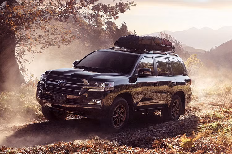Dòng SUV biểu tượng cho xe địa hình một thời là Toyota Land Cruiser rất có thể sẽ thực sự biến mất tại thị trường Mỹ từ sau 2022 bởi lẽ doanh số mẫu xe khá "khiêm tốn" và không có giá trị chiến lược cao. Thực tế, Toyota trong suốt những năm gần đây cực kỳ im tiếng và gần như không nhắc tới Land Cruiser một lần nào bất chấp lời kêu gọi của người dùng về việc nâng cấp chiếc SUV lên thế hệ mới.