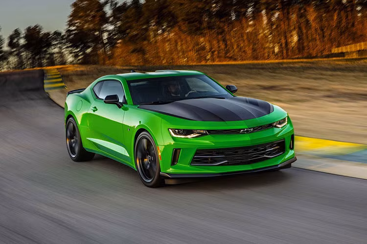 Sau quãng thời gian dài trượt dốc, năm 2020 của Camaro có thể coi như "lao đầu xuống vực" vì COVID-19 với doanh số giảm 38,3% so với cùng kỳ năm ngoái, đạt chỉ 29.775 xe. Trong đó, Camaro là mẫu xe thuộc đội hình Chevy có tỉ lệ giảm sâu nhất và nhìn rộng ra đội hình GM cũng xếp thứ 2 chỉ sau Buick Encore (59,2%). Con số trên thậm chí còn thua cả Chevrolet Spark.