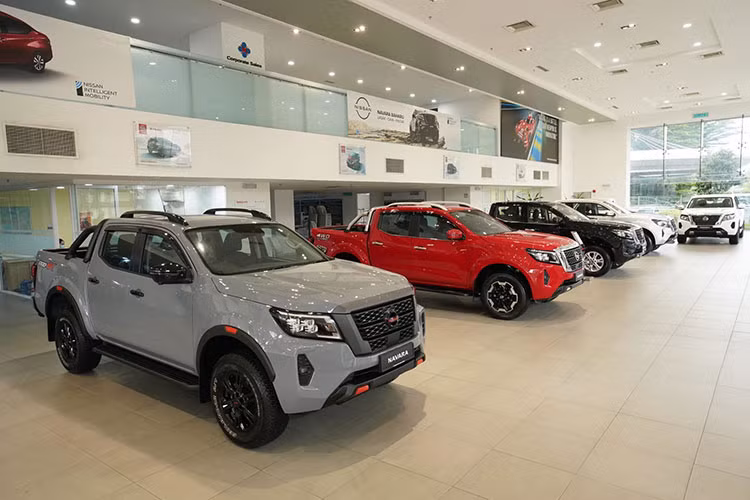 Theo Nissan, nguyên nhân là do thị trường xe bán tải thu hẹp, trong khi người tiêu dùng hướng tới những mẫu bán tải hiện đại hơn, tiết kiệm nhiên liệu, “xanh” hơn. Renault Alaskan và Mercedes X-Class là những mẫu xe "anh em" với Navara cũng được sản xuất tại Barcelona nhưng đã ngừng sản xuất vì lý do tương tự. Quyết định lần này của Nissan được đánh giá là đã củng cố tương lai sáng sủa của các sản phẩm bán tải thế hệ mới mang trên mình nhiều công nghệ hiện đại hơn.