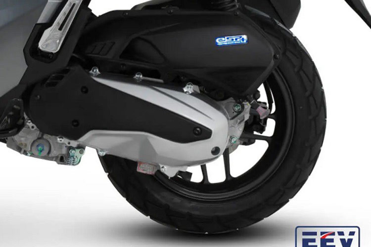 Động cơ làm mát bằng dung dịch và được trang bị hệ thống phun nhiên liệu điện tử PGM-FI để cải thiện hiệu suất và tiết kiệm nhiên liệu, sản sinh công suất đạt 11.8 kW (khoảng 16 mã lực) tại 8,500 vòng/phút và mô-men xoắn đạt 14.7 Nm tại 6,500 vòng/phút. 