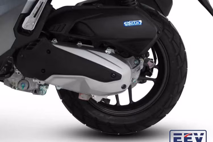 Động cơ làm mát bằng dung dịch và được trang bị hệ thống phun nhiên liệu điện tử PGM-FI để cải thiện hiệu suất và tiết kiệm nhiên liệu, sản sinh công suất đạt 11.8 kW (khoảng 16 mã lực) tại 8,500 vòng/phút và mô-men xoắn đạt 14.7 Nm tại 6,500 vòng/phút. 