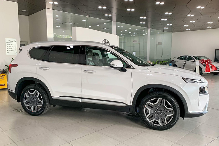 Hyundai SantaFe duoc giam gia 