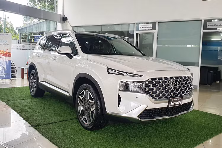 Hyundai SantaFe duoc giam gia 