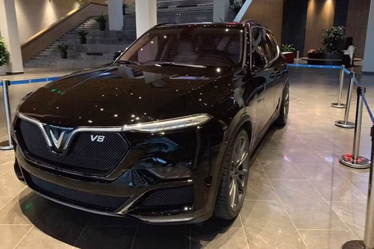 Sau khi được trưng bày tại triển lãm Geneva Motor Show 2019 vào hồi tháng 3 vừa qua, mẫu xe VinFast LUX SA V8 mới đã được đưa về Việt Nam và trưng bày tại nhà máy của tập đoàn VinFast tại Hải Phòng.