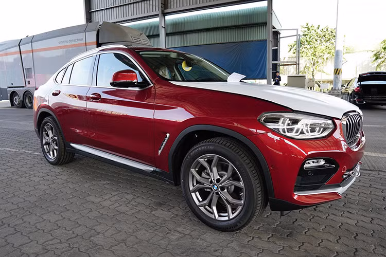 Ngay trong tháng đầu tiên của năm 2019, THACO Trường Hải đã giới thiệu 5-Series thế hệ mới (G30) và đưa về hàng loạt các mẫu xe BMW như; M760Li xDrive, BMW 750Li, BMW 420 GC. Đáng chú ý là chiếc SUV lai Coupe BMW X4 2019 mới có mã hiệu G02 vừa cập cảng VICT ở TP HCM tuần qua.