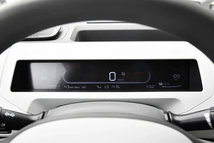 Chưa dừng lại đó, nếu khách hàng không có nhu cầu sử dụng hàng ghế thứ 2, sau khi gập hàng ghế sau xuống, dung tích cốp xe của chiếc xe điện cỡ nhỏ Geely Panda Mini phiên bản Go Kart Edition có thể tăng lên 800 lít, mang sức chứa vô cùng lý tưởng.