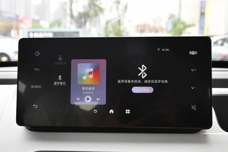 Về mặt tiện ích, các cấu hình có trên Geely Panda Mini Go Kart Edition như trình chiếu màn hình không dây từ điện thoại di động, điều khiển từ xa (tức là điều hòa, truy cập cốp xe), truy vấn trạng thái xe từ xa, điều khiển bằng giọng nói và điều hướng được cung cấp.