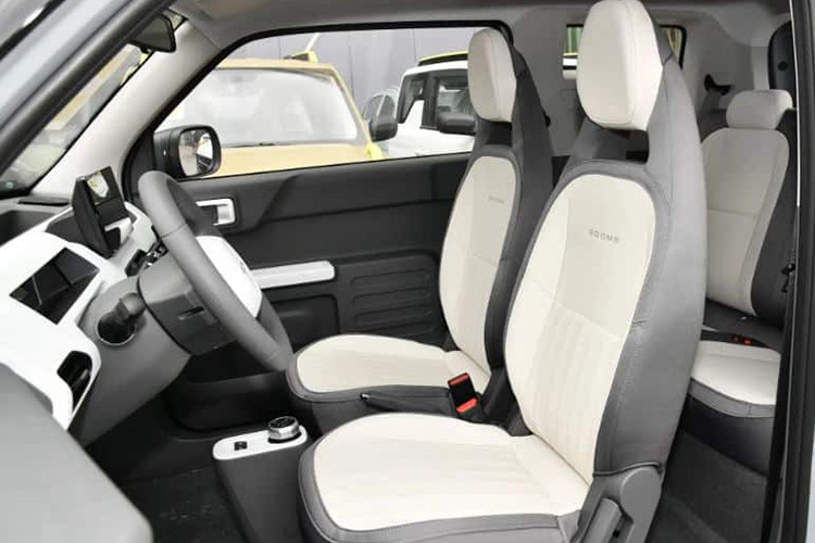 Hệ thống truyền động của Geely Panda Mini EV phiên bản Go Kart Edition bao gồm một động cơ điện tạo ra công suất tối đa 30 kW và mô-men xoắn cực đại 110 Nm, kết hợp với bộ pin lithium iron phosphate 17,03 kWh. 