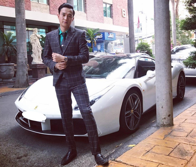 Sự thành công trong kinh doanh giúp Quốc Trường tậu được ôtô. Nam diễn viên sở hữu một chiếc Toyota Camry tại quê nhà Cần Thơ. Hiện tại, Quốc Trường sở hữu thêm chiếc xe thể thao Porsche Boxster. Với niềm đam mê xe, Quốc Trường thường xuyên xuất hiện cùng những mẫu xe hạng sang hay thậm chí là siêu xe Ferrari.