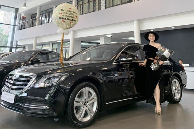 Mẫu sedan này sở hữu động cơ V6, sản sinh công suất 367 mã lực, mô-men xoắn 500 Nm, tăng tốc 0-100 km/h trong 5,4 giây. Mercedes-Benz S 450 L đang được phân phối với giá 4,2 tỷ đồng.