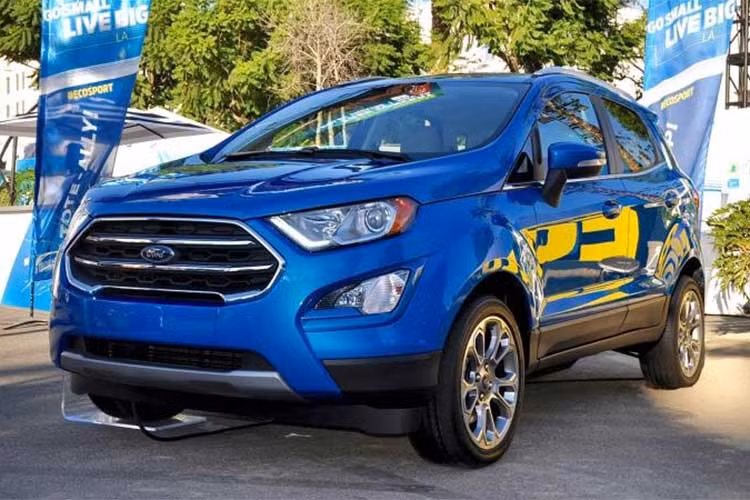 Mới đây, một số hình ảnh về mẫu SUV cỡ nhỏ Ford Ecosport 2018 mới bất ngờ lăn bánh tại Việt Nam được lan truyền trên nhiều diễn đàn và các trang mạng xã hội, khiến nhiều người tin rằng Ford Việt Nam đang chuẩn bị sẵn sàng để phân phối bản nâng cấp của EcoSport trong thời gian tới.