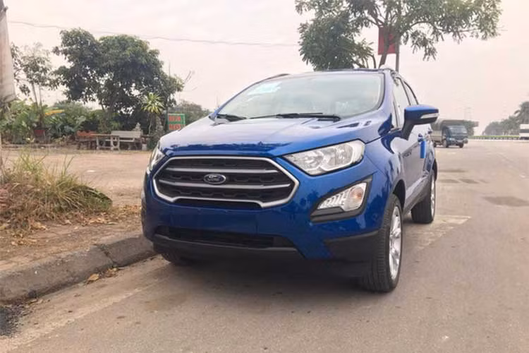 Ecosport phiên bản hiện vẫn đang được phân phối tại thị trường Việt Nam gồm tùy chọn 3 bản khác nhau, mức giá dao động từ 585-658 triệu đồng.