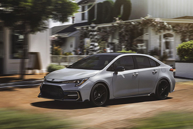 Mẫu xe Toyota tiếp theo nằm trong danh sách năm nay là Toyota Corolla. Xe có sẵn trong nhiều loại cấu hình với nhiều tùy chọn động cơ. Đáng chú ý, tất cả phiên bản đều có vật liệu chất lượng và giá cả phải chăng. Thực tế, Corolla hatchback là một trong 10 mẫu xe tuyệt vời nhất dưới 20.000 USD.