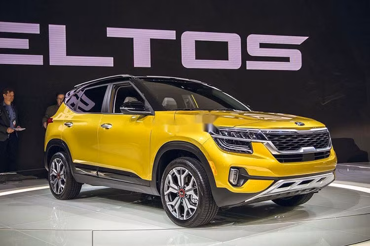 Mẫu SUV 5 chỗ ngồi Kia Seltos có khoang hành lý rộng rãi và kiểu dáng bắt mắt. Xe có giá trị tuyệt vời do trang bị rất nhiều tính năng phù hợp với số tiền bỏ ra. Thực tế, đây được vinh danh là một trong 14 mẫu SUV mới và tái thiết kế tốt nhất năm 2021. Bên cạnh đó, Seltos cũng lọt top 10 xe gia đình tốt nhất dưới 25.000 USD.