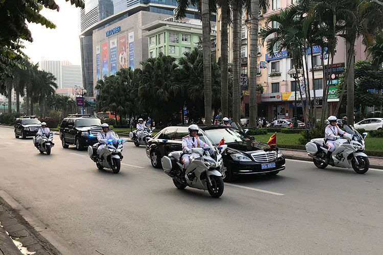 Trước đây, đoàn xe dẫn đoàn sử dụng Yamaha FJR1300 Police đã từng được sử dụng để hộ tống tổng thống Mỹ Donald Trump trong chuyến thăm chính thức Việt Nam vào năm 2017. Là một mẫu xe đặc chủng, với những thiết kế riêng dành cho các lực lượng cảnh sát, nên thông số cụ thể về sức mạnh và các trang thiết bị của Yamaha FJR1300 P có thể khác xa và đặc biệt hơn nhiều so với các phiên bản thường.