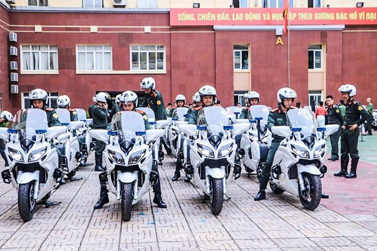 Đội môtô hộ tống là đơn vị hết sức quan trọng của Trung đoàn 375 trực thuộc Bộ Tư lệnh Cảnh vệ (Bộ Công an). Nhiệm vụ của các chiến sĩ lái môtô hộ tống là bảo vệ an toàn tuyệt đối cho các yếu nhân của các nước trong các chuyến công du đến Hà Nội, là những lá chắn đáng tin cậy phòng khi có những tình huống bất trắc xảy ra.