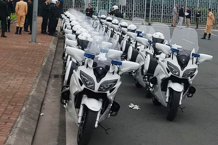 Đây là một trong những dòng xe được ưa chuộng trên Thế giới hiện nay, Yamaha FJR1300P được phân phối tại một số thị trường Châu Âu, Bắc Mỹ và cả một số nước Châu Á khác. Nó cũng được cảnh sát một số nước như Đan Mạch, Pháp, Nhật… lựa chọn cho các nhiệm vụ hộ tống.