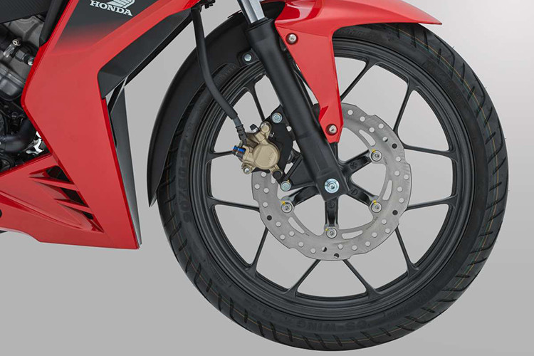 Trái tim của xe vẫn là khối động cơ xylanh đơn, dung tích 150cc, làm mát bằng dung dịch, sản sinh công suất 15,82 mã lực tại tua máy 9.000 vòng/phút và mômen xoắn cực đại 13,6 Nm tại tua máy 7.000 vòng/phút.