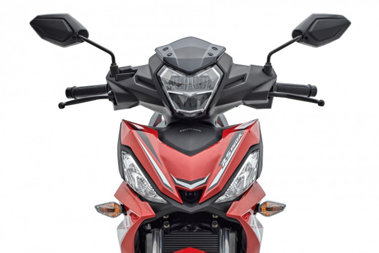 Theo đó, Honda RS150R 2022 Malaysia sẽ được bán ra thị trường với 3 phiên bản màu gồm Đỏ, Xanh và Xám. Bộ tem xe cũng được thiết kế lại với màu xám chủ đạo nhằm mang đến cảm giác mới mẻ cho xe.