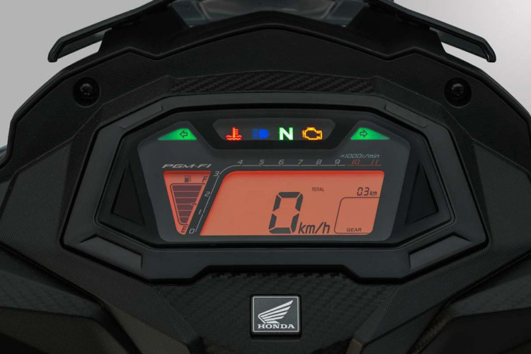 Bên cạnh đó, mẫu xe côn tay Honda RS150R 2022 cũng có trọng lượng ở mức 119kg, yên xe cao 786mm, nhẹ hơn 3kg so và cao hơn 22mm so với bản cũ. Ngoài thay đổi này, xe côn tay Winner 150 của Malaysia vẫn giữ nguyên thiết kế và trang bị.