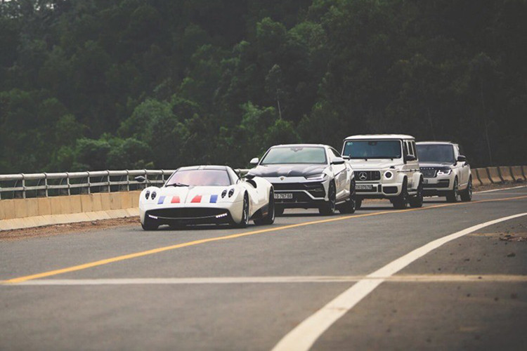 Sau khi được chụp ảnh tại cao tốc La Sơn - Túy Loan, đoàn xe của Minh Nhựa quay trở lại Đà Nẵng trong buổi tối cùng ngày. Đây cũng là lần đầu tiên Minh Nhựa cho thần gió Pagani Huayra di chuyển quãng đường dài hơn 1.000 km bằng xe chuyên dụng để đến Đà Nẵng dạo chơi và sau đó đem ra tuyến cao tốc hơn 13.000 tỷ đồng để chụp ảnh.