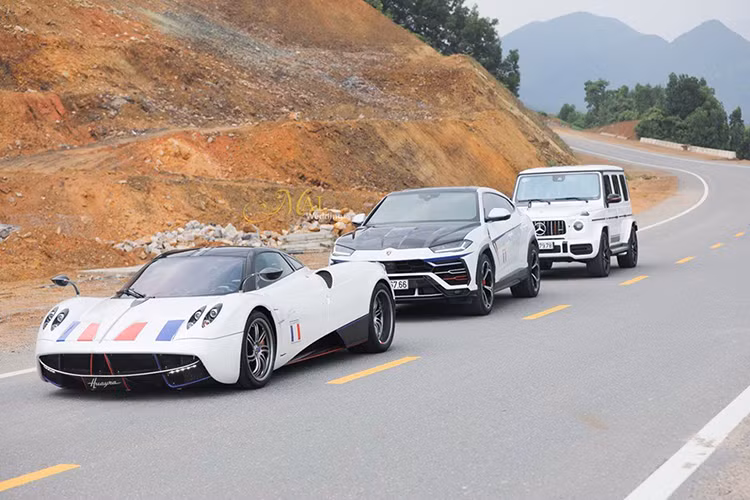 Được biết, cao tốc La Sơn - Túy Loan sẽ nối Đà Nẵng với Huế có mức đầu tư hơn 13.000 tỷ đồng nhưng vẫn chưa được thông xe. Cao tốc này hiện đã chậm trễ hơn một năm và bị đội vốn lên khá nhiều. Sự có mặt của dàn xe "khủng" thuộc sở hữu của địa gia siêu xe Minh Nhựa bao gồm cả Pagani Huayra trên tuyến cao tốc nửa tỷ đô này đã gây sự chú ý không nhỏ.