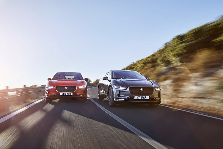 Mẫu xe ôtô điện Jaguar i-Pace 2019 sẽ có giá từ 63.495 bảng Anh (khoảng 87.000 USD - tương đương 1,98 tỷ đồng) và có các phiên bản gồm S, SE, HSE và First Edition. Xe cũng sẽ được ra mắt và trưng bày tại triển lãm Geneva Motor Show 2018 tới.