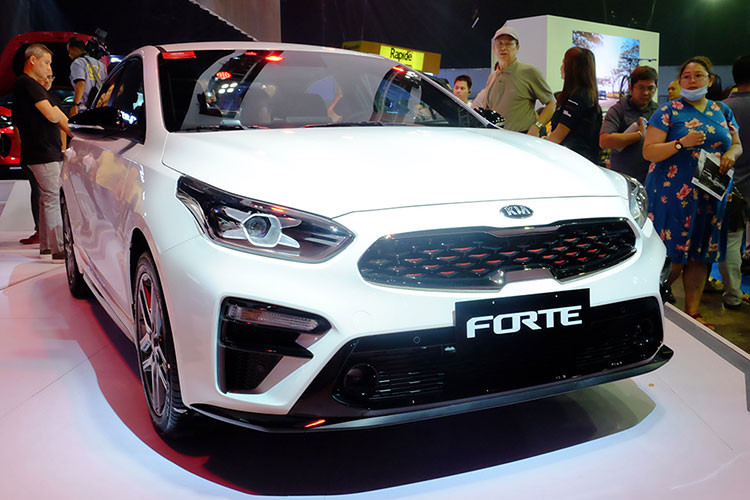 Cùng với "người anh em" Stinger, phiên bản Kia Forte GT 2019 mới (còn gọi là Kia Cerato tại Việt Nam) vừa chính thức được hãng xe Hàn phân phối tại Philippines. Đây cũng là quốc gia đầu tiên trong khu vực Đông Nam Á được hãng xe Kia bổ sung Forte GT bên cạnh bản tiêu chuẩn vốn rất hút khách.