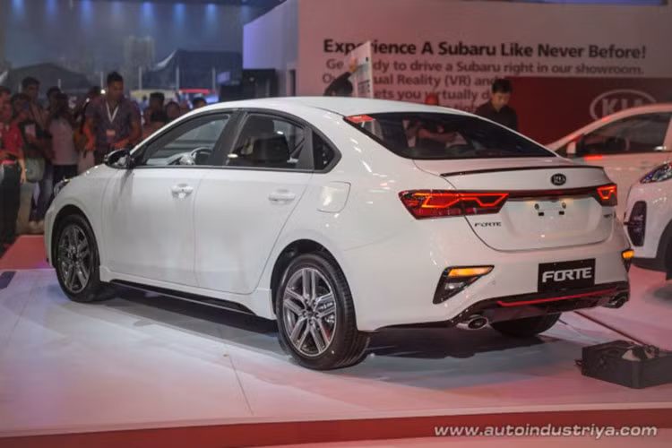 Về thiết kế ngoại thất, Kia Cerato GT 2019 mới sẽ không có khác biệt quá nhiều so với phiên bản hàng đầu của Cerato đang bán ra tại Việt Nam.