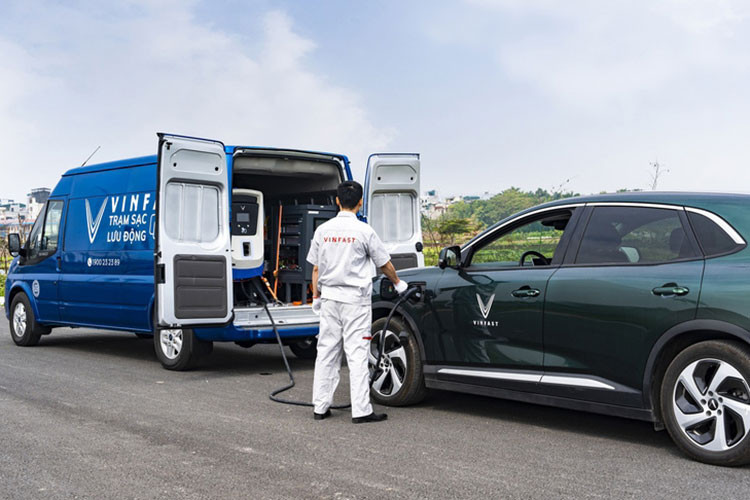 Dich vu sac pin xe dien Vinfast luu dong 24/7 co mat tren toan quoc-Hinh-2