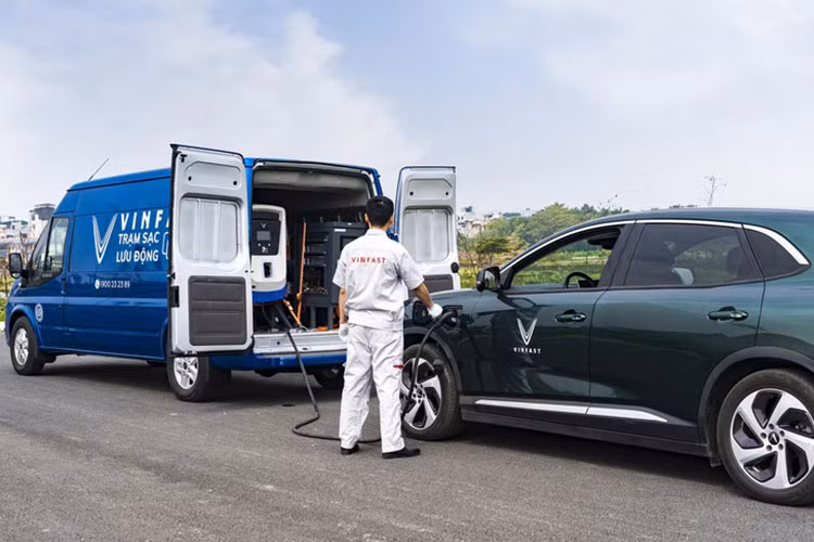 Dich vu sac pin xe dien Vinfast luu dong 24/7 co mat tren toan quoc-Hinh-2