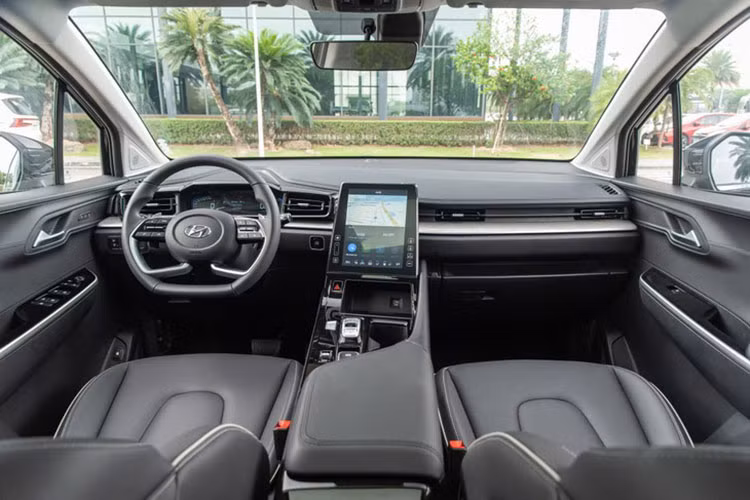 Gia dinh 6 nguoi co nen mua xe Hyundai Custin?-Hinh-4