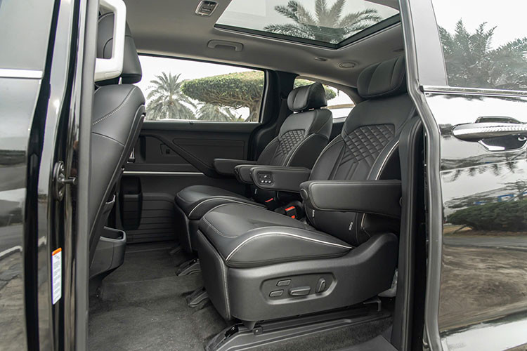 Gia dinh 6 nguoi co nen mua xe Hyundai Custin?-Hinh-5