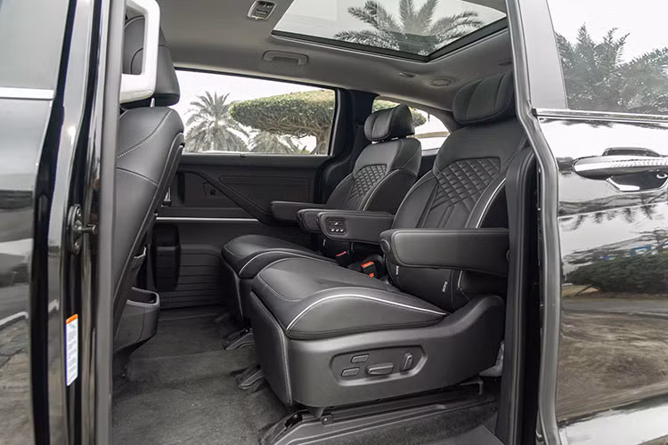 Gia dinh 6 nguoi co nen mua xe Hyundai Custin?-Hinh-5