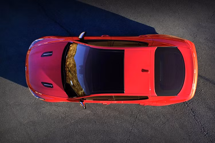 Ngoại hình sexy, khung gầm dẫn động cầu sau, động cơ mạnh mẽ và giá bán “êm ái” cho phép mẫu xe sang giá rẻ của Hàn Quốc tự tin đối đầu với các đối thủ; BMW 4-Series Gran Coupe, Lexus IS và Audi A5 Sportback.