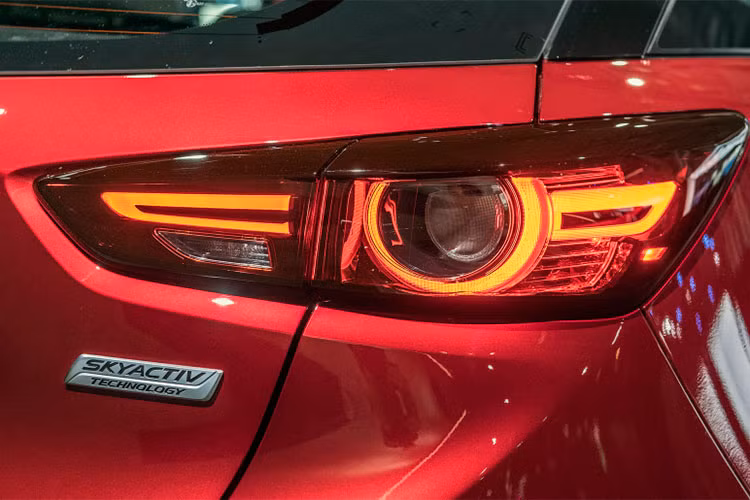 Về truyền động, cả ba biến thể của Mazda CX-3 2019 đều được trang bị động cơ xăng SkyActiv-G 2.0 lít được tinh chỉnh lại, sản sinh công suất 148 mã lực và mô-men xoắn cực đại 200 Nm. Động cơ này được đánh giá là tiết kiệm nhiên liệu hơn so với phiên bản 2018.