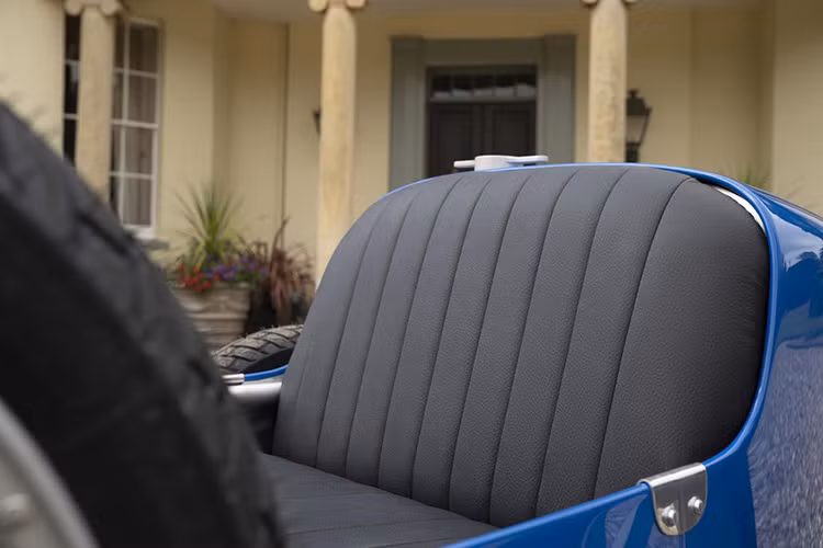 Chiếc Baby nguyên gốc vốn được thu nhỏ 50% để chỉ dành cho trẻ em, vậy nên Baby II đã được tăng kích thước lên 75% so với Type 35 thật để cả trẻ em và người lớn đều có thể lái nó một cách thoải mái. Bugatti thậm chí đã bổ sung thêm một hộp chân ga trượt để khiến người lái dễ lái hơn.