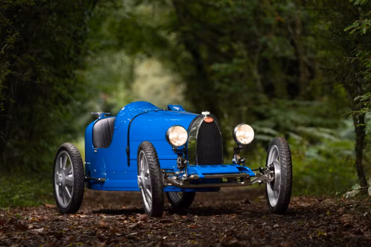 Tất cả 500 chiếc đã được bán ra, giá xe Bugatti Baby II là 30.000 euro (tương đương khaongr 760 triệu đồng) mỗi chiếc nhưng Bugatti nói rằng những người mua quan tâm có thể gia nhập vào một danh sách chờ phòng trường hợp ai đó rút lui hoặc có thêm xe được sản xuất. 